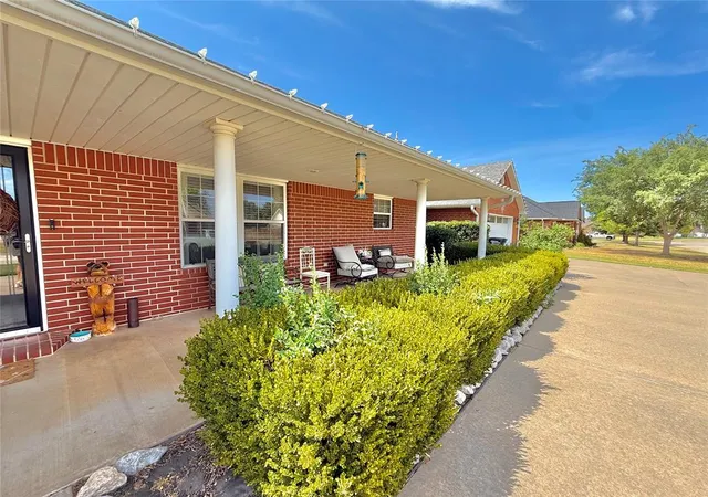 Photo 3 of Single family home for sale at 502 Pool Ln, Shawnee, OK 74801 | MLS# 1242971 | Listing updated on 2026-08-23