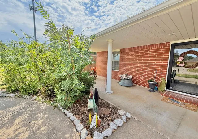 Photo 4 of Single family home for sale at 502 Pool Ln, Shawnee, OK 74801 | MLS# 1242971 | Listing updated on 2026-08-23