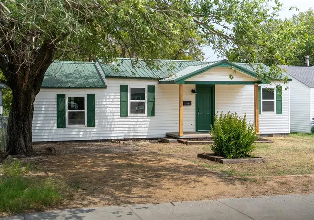2nd image of 619 W Locust St, Tecumseh, OK 74873 | MLS# 1242975