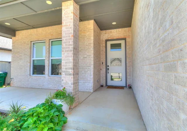 2nd image of 6400 Nw 157th St, Edmond, OK 73013 | MLS# 1242985