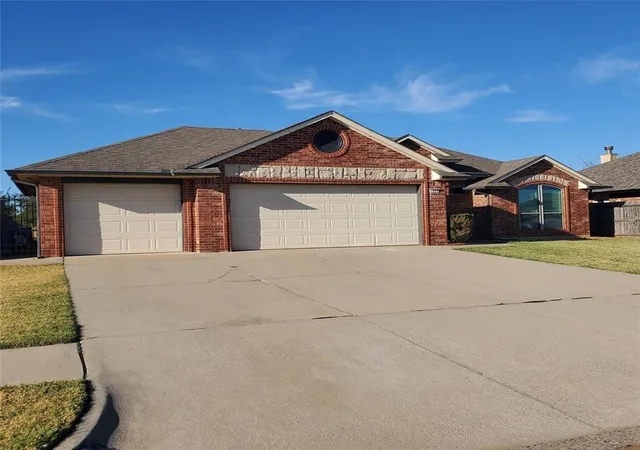Photo 2 of Single family home for sale at 1617 Sw 31st Street, Moore, OK 73160 | MLS# 1242986 | Listing updated on 2026-09-23