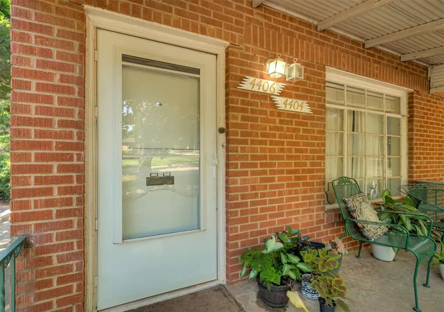 1st image of 4406 N Harvey Pkwy, Oklahoma City, OK 73118 | MLS# 1242989