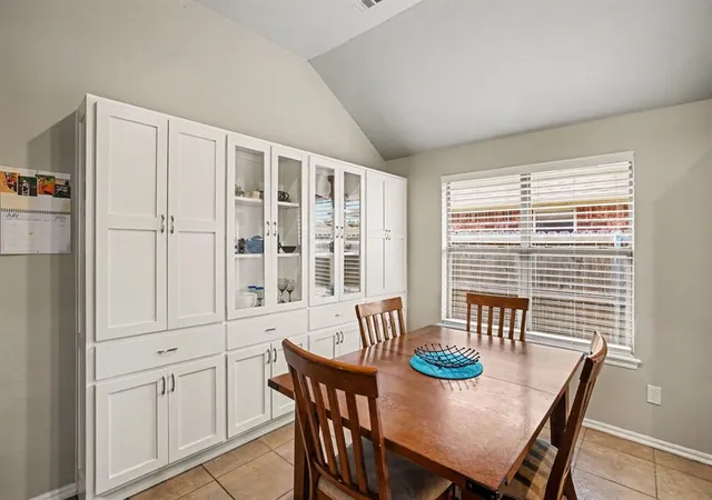 Photo 5 of Single family home for sale at 521 Loyd Ln, Moore, OK 73160 | MLS# 1242992 | Listing updated on 2026-09-02