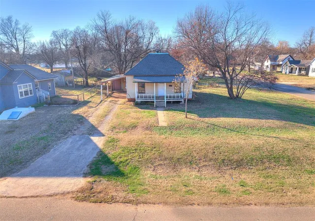 1st image of 1201 W Logan Ave, Guthrie, OK 73044 | MLS# 1242993