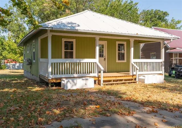 2nd image of 123 S 9th St, Okemah, OK 74859 | MLS# 1243004