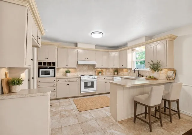 Photo 2 of Sale Pending at 1905 Plymouth Ln, Oklahoma City, OK 73120 | MLS# 1243024 | Listing updated on 2026-08-31