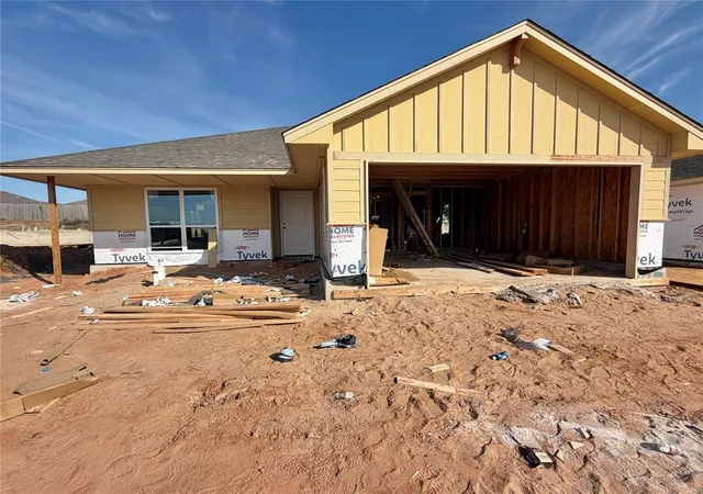 Single family home for sale at 4219 Crowned Cir, Norman, OK 73072 | MLS# 1243025