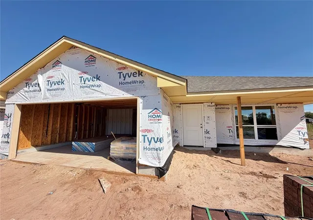Photo 2 of Single family home for sale at 441 Crowned Dr, Norman, OK 73072 | MLS# 1243029 | Listing updated on 2026-10-13