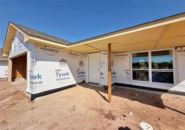 Photo 3 of Single family home for sale at 441 Crowned Dr, Norman, OK 73072 | MLS# 1243029 | Listing updated on 2026-10-13