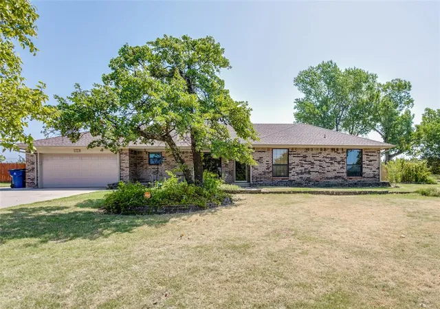 Photo 1 of Single family home for sale at 402 Ash Rd, Choctaw, OK 73020 | MLS# 1243034 | Listing updated on 2026-10-06