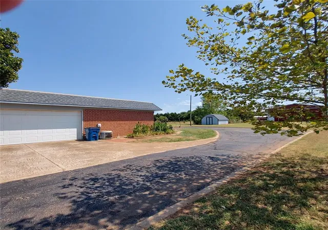 2nd image of 2121 W 15th St, Chandler, OK 74834 | MLS# 1243037