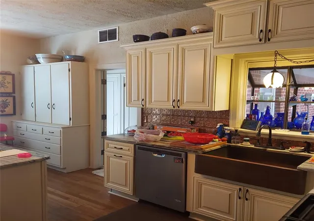 Photo 3 of Sale Pending at 2121 W 15th Street, Chandler, OK 74834 | MLS# 1243037 | Listing updated on 2026-09-04