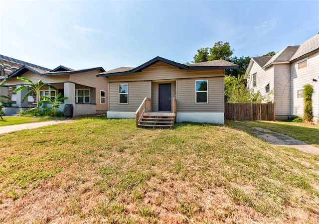 Photo 3 of Single family home for sale at 1015 E Main St, Shawnee, OK 74801 | MLS# 1243043 | Listing updated on 2026-08-27