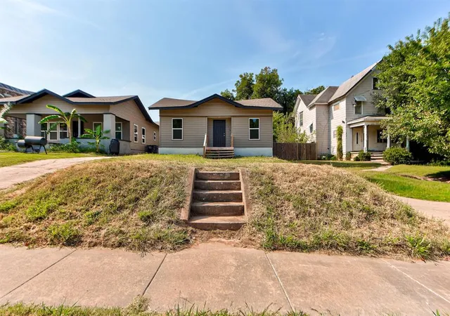Photo 3 of Single family home for sale at 1015 E Main St, Shawnee, OK 74801 | MLS# 1243043 | Listing updated on 2026-08-27