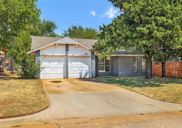Photo 2 of Sale Pending at 2621 Se 50th Street, Oklahoma City, OK 73129 | MLS# 1243054 | Listing updated on 2026-09-03