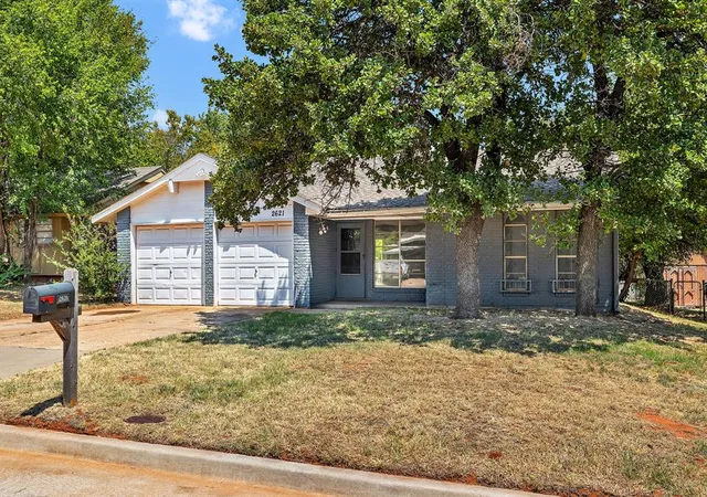 Photo 3 of Sale Pending at 2621 Se 50th Street, Oklahoma City, OK 73129 | MLS# 1243054 | Listing updated on 2026-09-03