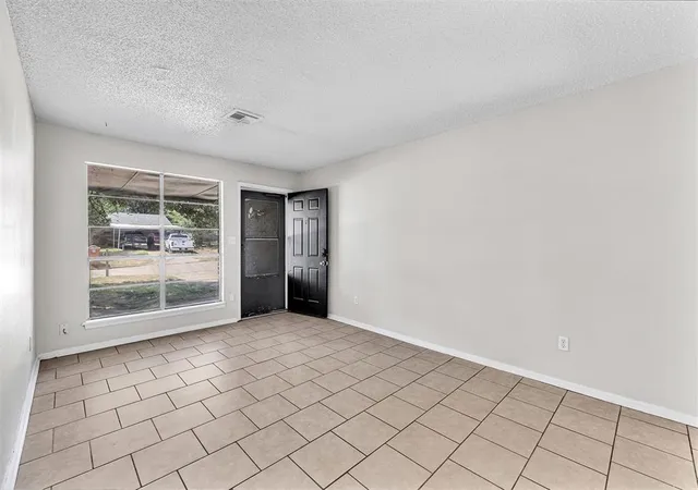 Photo 4 of Sale Pending at 2621 SE 50th Street, Oklahoma City, OK 73129 | MLS# 1243054 | Listing updated on 2026-09-03