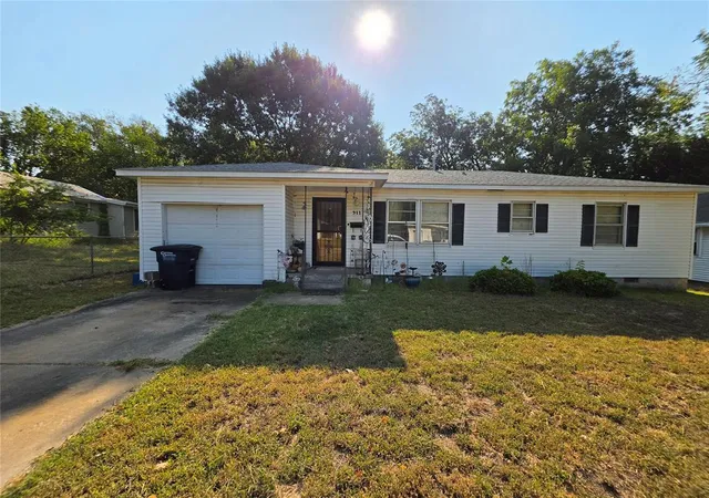 Photo 3 of Sale Pending at 311 N Roosevelt Ave, Shawnee, OK 74801 | MLS# 1243055 | Listing updated on 2026-08-31