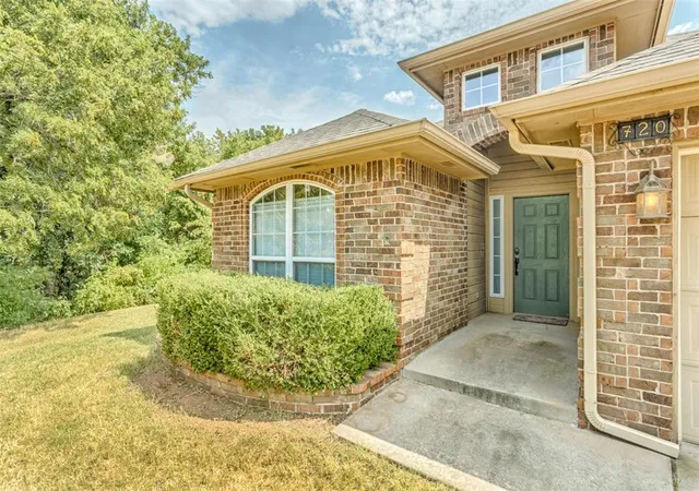 Photo 1 of Sale Pending at 720 Hedgewood Dr, Moore, OK 73160 | MLS# 1243103 | Listing updated on 2026-09-01