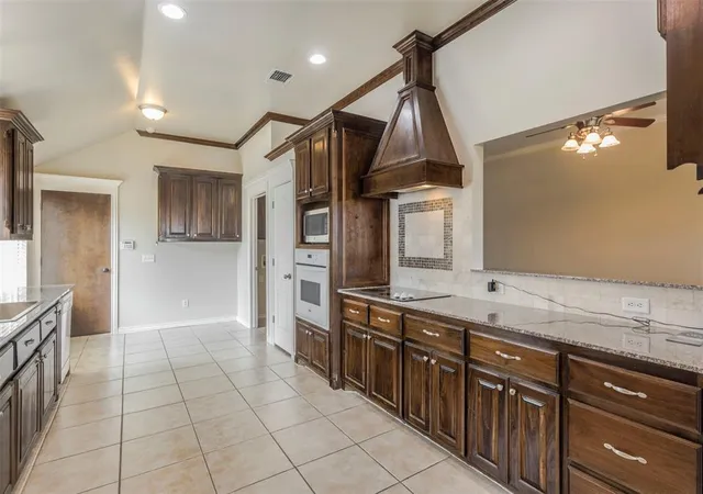 Photo 3 of Sale Pending at 720 Hedgewood Dr, Moore, OK 73160 | MLS# 1243103 | Listing updated on 2026-09-01