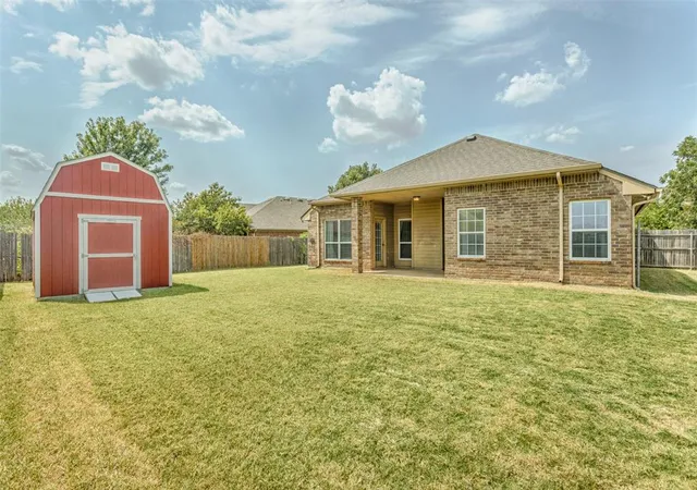 Photo 3 of Sale Pending at 720 Hedgewood Dr, Moore, OK 73160 | MLS# 1243103 | Listing updated on 2026-09-01