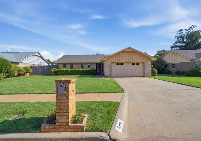 Photo 1 of Sale Pending at 500 Sequoyah Ln, Altus, OK 73521 | MLS# 1243105 | Listing updated on 2026-09-04