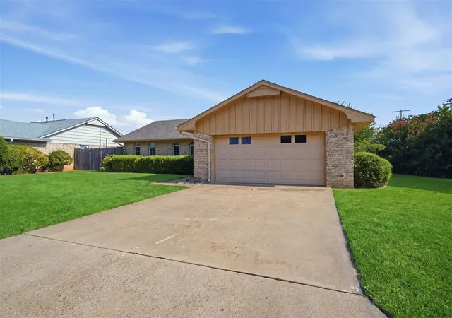 Photo 2 of Sale Pending at 500 Sequoyah Ln, Altus, OK 73521 | MLS# 1243105 | Listing updated on 2026-09-04