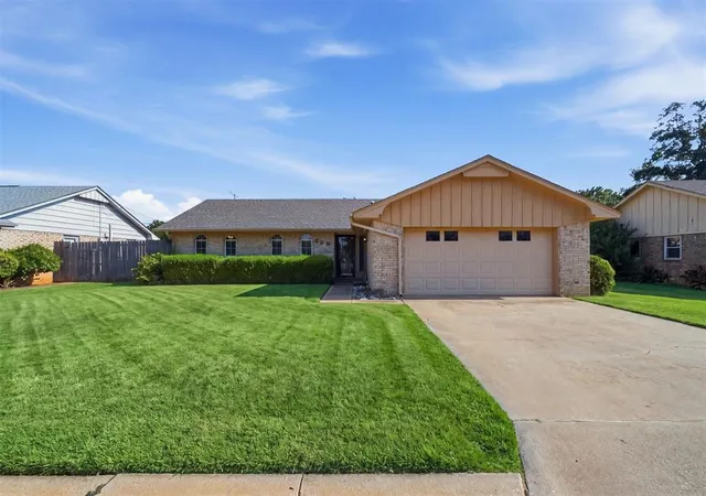 Photo 2 of Sale Pending at 500 Sequoyah Ln, Altus, OK 73521 | MLS# 1243105 | Listing updated on 2026-09-04