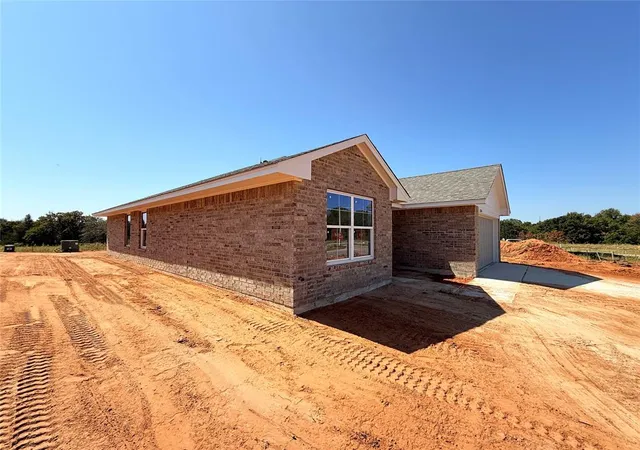 Photo 2 of Single family home for sale at 21224 Se 32nd Street, Harrah, OK 73045 | MLS# 1243116 | Listing updated on 2026-10-09