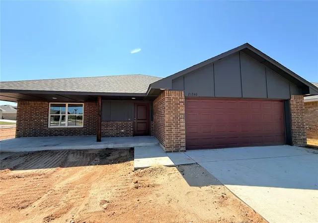 Photo 1 of Single family home for sale at 21240 Se 31st Street, Harrah, OK 73045 | MLS# 1243124 | Listing updated on 2026-10-09