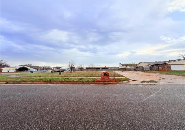 Photo 1 of Sale Pending at 4900 Beacon Hl Rd, Oklahoma City, OK 73135 | MLS# 1243129 | Listing updated on 2026-08-24