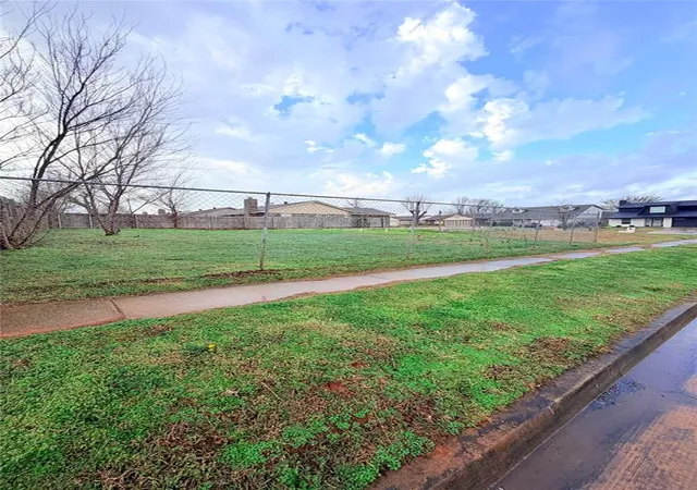 Photo 2 of Sale Pending at 4900 Beacon Hl Rd, Oklahoma City, OK 73135 | MLS# 1243129 | Listing updated on 2026-08-24