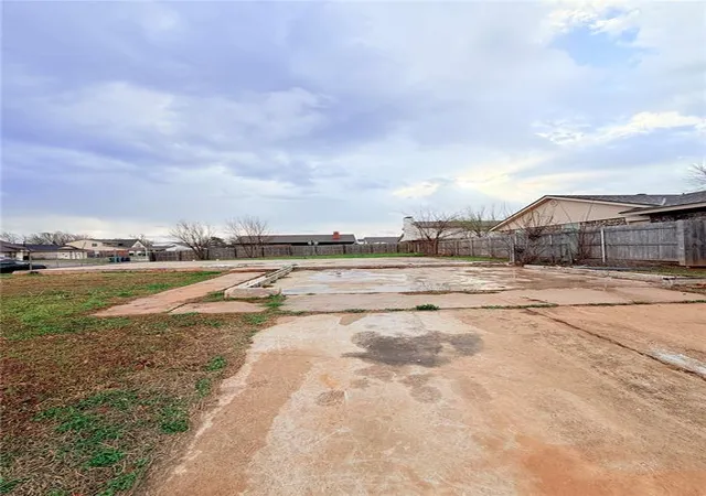 Photo 3 of Sale Pending at 4900 Beacon Hl Rd, Oklahoma City, OK 73135 | MLS# 1243129 | Listing updated on 2026-08-24