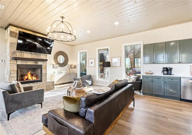 Photo 3 of Single family home for sale at 322 Timbuktu, Broken Bow, OK 74728 | MLS# 1243135 | Listing updated on 2026-08-15