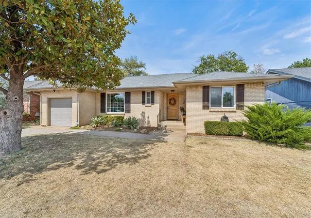 Photo 2 of Sale Pending at 2521 Huntleigh Dr, Oklahoma City, OK 73120 | MLS# 1243147 | Listing updated on 2026-09-28