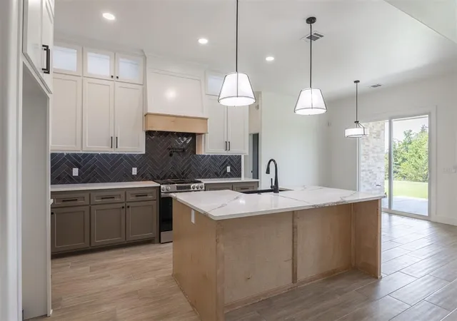 Photo 3 of Single family home for sale at 9385 Eliana Dr, Guthrie, OK 73044 | MLS# 1243165 | Listing updated on 2026-08-26