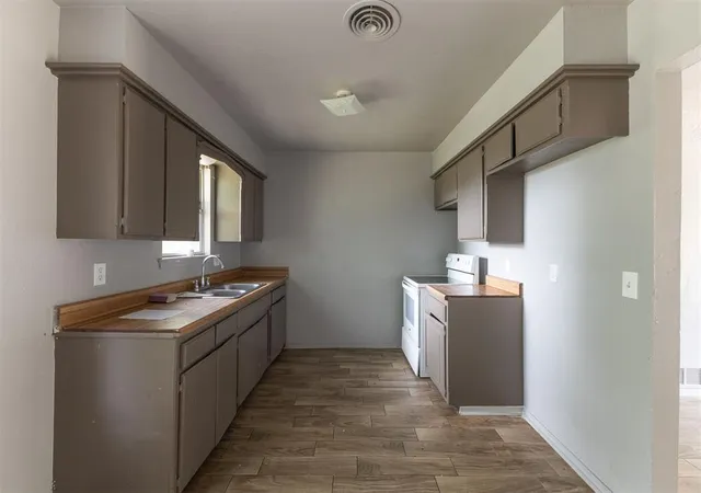 Photo 4 of Sale Pending at 1500 Mcdonald Dr, Oklahoma City, OK 73130 | MLS# 1243171 | Listing updated on 2026-09-21