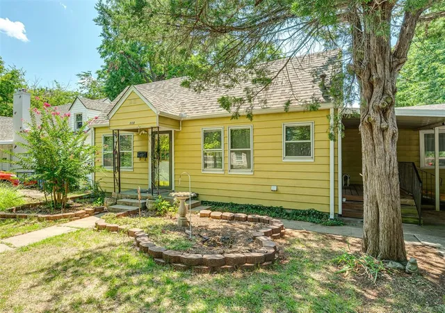 Photo 3 of Sale Pending at 1006 W Eufaula St, Norman, OK 73069 | MLS# 1243177 | Listing updated on 2026-08-31
