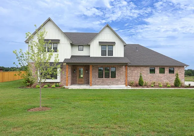 1st image of 2920 Edgefield Ln, Norman, OK 73073 | MLS# 1243201