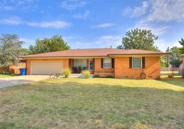 2nd image of 1406 W Shuttee St, El Reno, OK 73036 | MLS# 1243202
