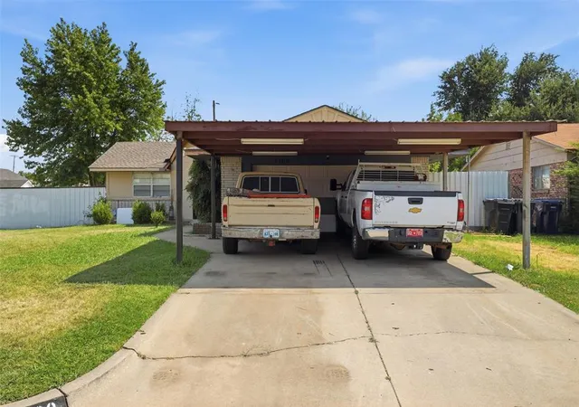 2nd image of 1300 Sw 62nd St, Oklahoma City, OK 73159 | MLS# 1243226