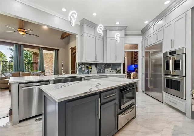 Photo 3 of Sale Pending at 3917 Sherwood Green Ln, Edmond, OK 73034 | MLS# 1243237 | Listing updated on 2026-09-29