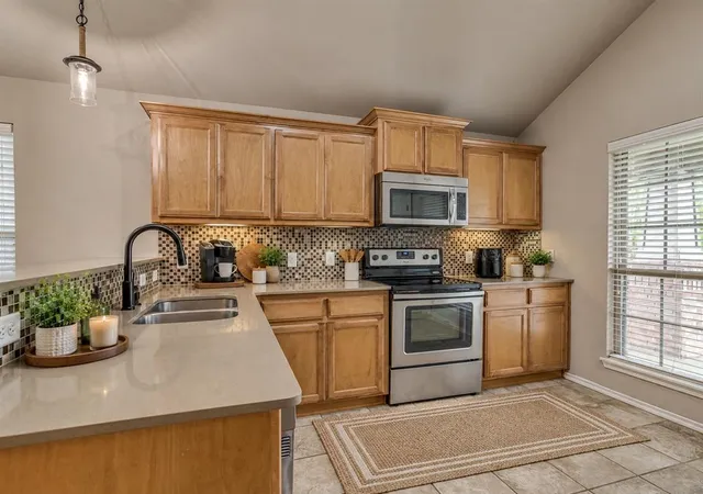 Photo 3 of Single family home for sale at 19120 Espada Dr, Edmond, OK 73012 | MLS# 1243257 | Listing updated on 2026-09-12