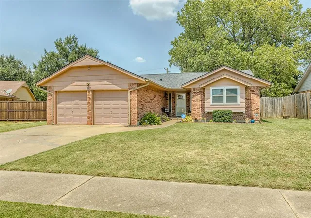 Photo 2 of Single family home for sale at 409 Williams Dr, Moore, OK 73160 | MLS# 1243260 | Listing updated on 2026-09-25