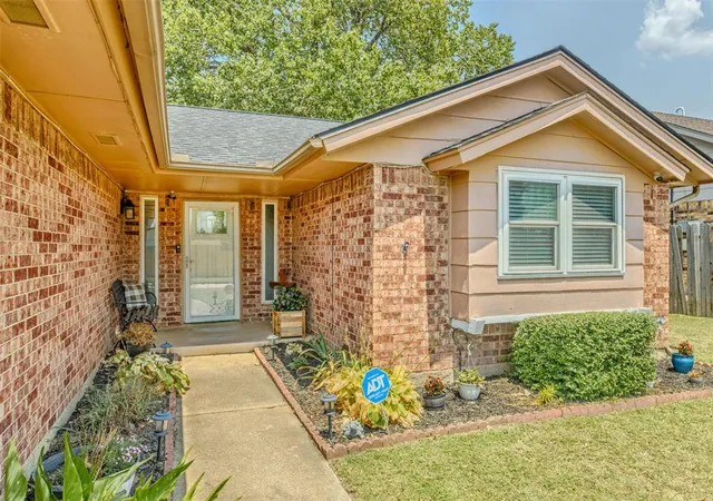 Photo 3 of Single family home for sale at 409 Williams Dr, Moore, OK 73160 | MLS# 1243260 | Listing updated on 2026-09-25