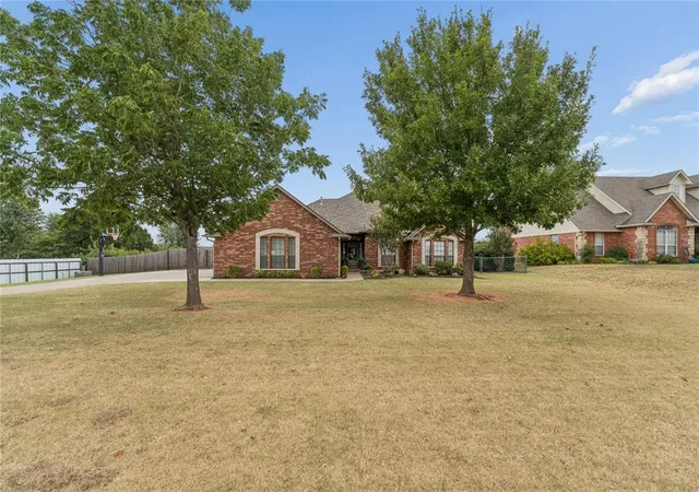 2nd image of 900 Grandview Rd, Tuttle, OK 73089 | MLS# 1243262