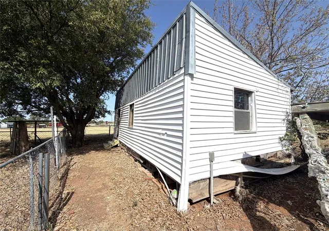 Photo 3 of Sale Pending at 1686 County Rd 1264, Tuttle, OK 73089 | MLS# 1243266 | Listing updated on 2026-08-14