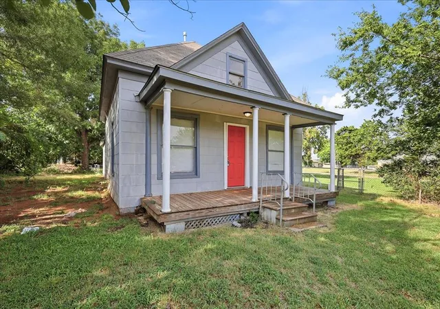 1st image of 1216 E Vilas Ave, Guthrie, OK 73044 | MLS# 1243269