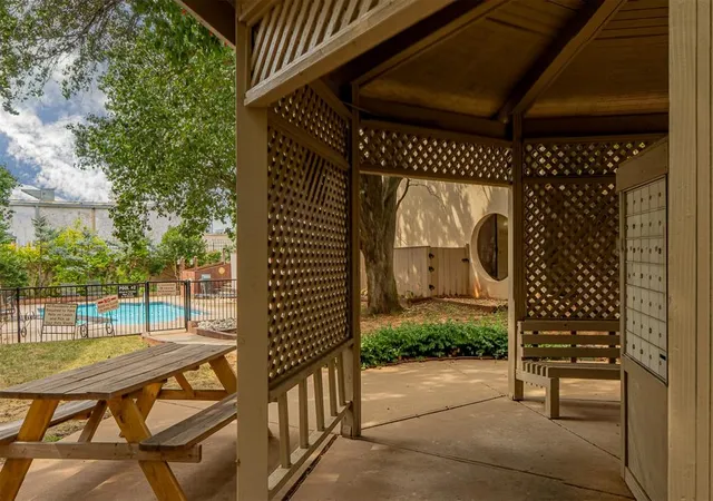 2nd image of 11130 Stratford Dr, Oklahoma City, OK 73120