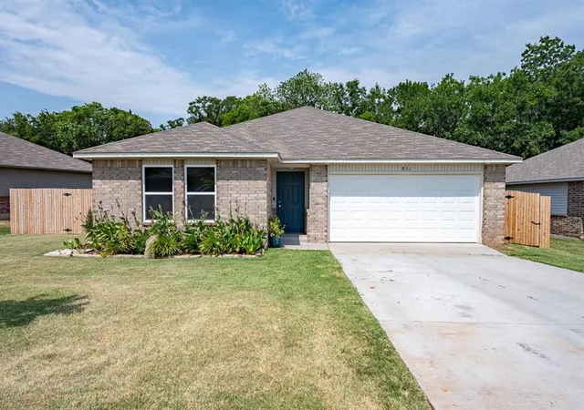 1st image of 831 Twin Lakes Dr, Noble, OK 73068 | MLS# 1243294